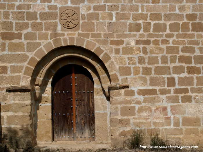 PORTADA EN MURO SUR